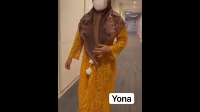 Yona Tante Jilbab Staycation di Hotel