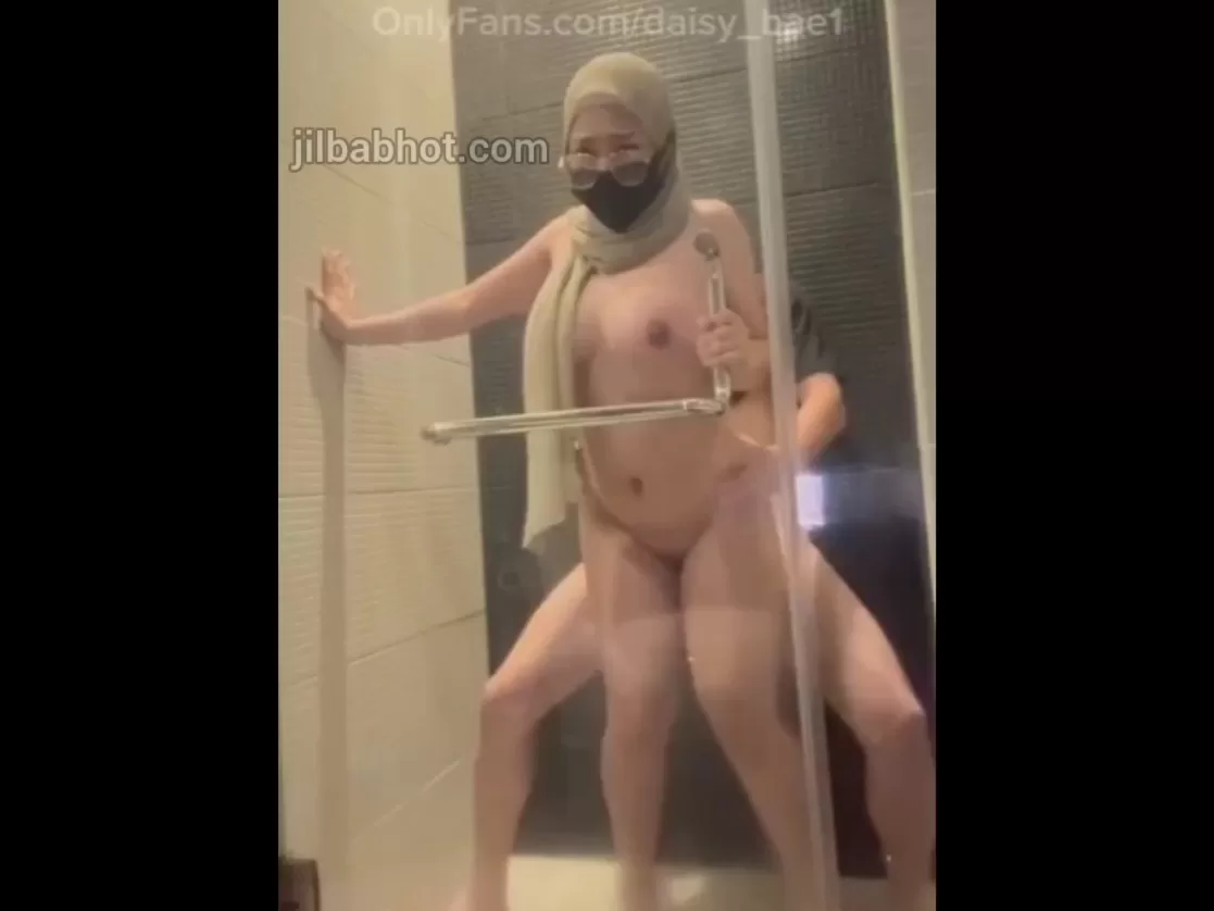 Daisy Bae Ngewe di Kamar Mandi